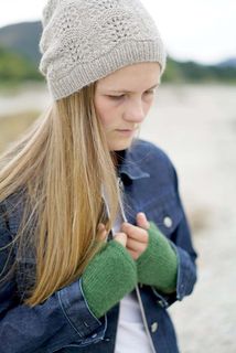 Bella Rosa Hat and Fingerless Gloves
